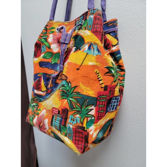 Beverly Hills Bag Lady Bucket Beach Bag - Picture 3 of 7